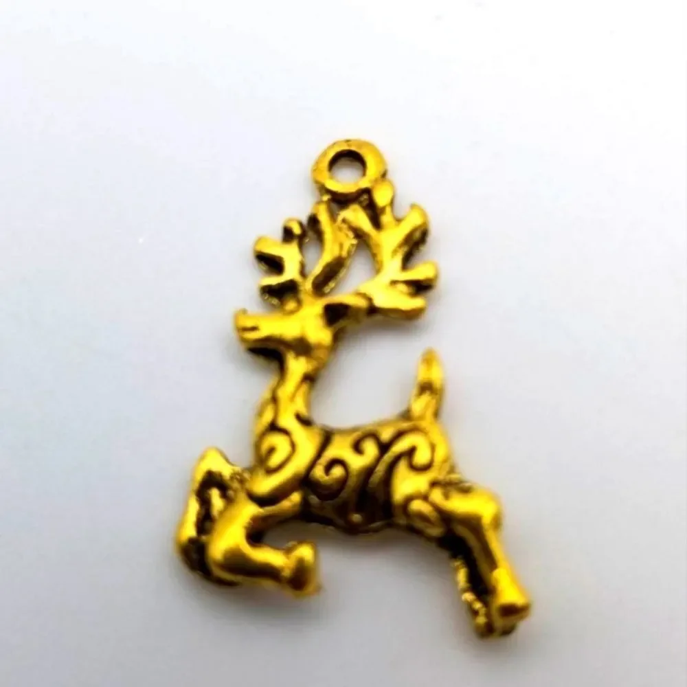 ‎Jumping reindeer charm pendant